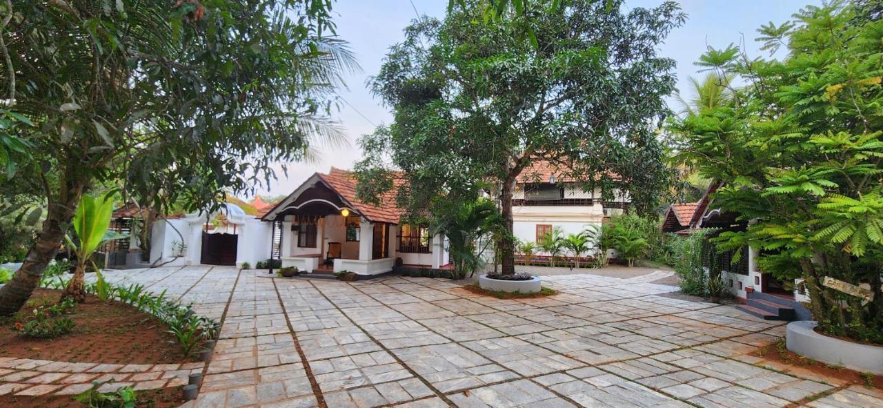 Tharavadu Heritage Home Kumarakom Extérieur photo